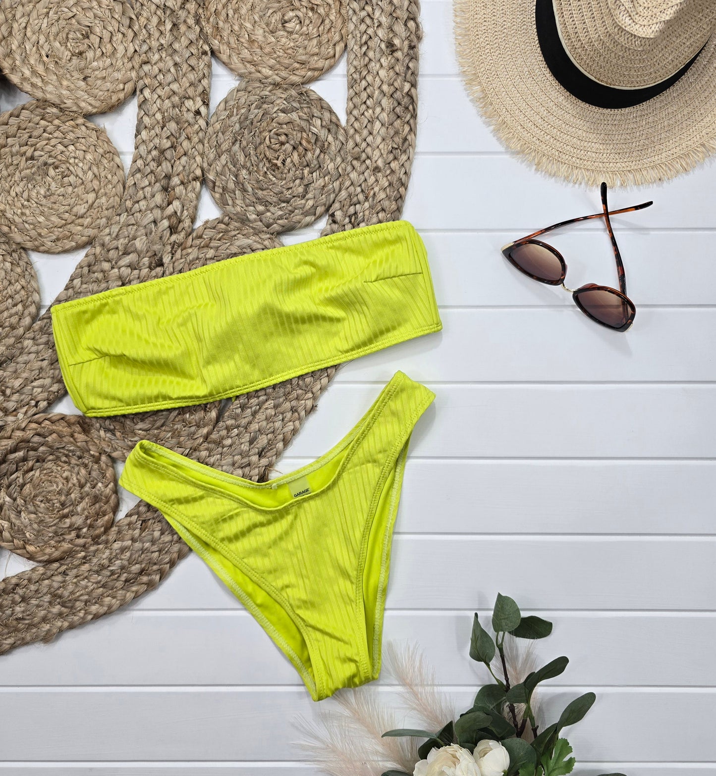 Bikini Garage, Médium-Small