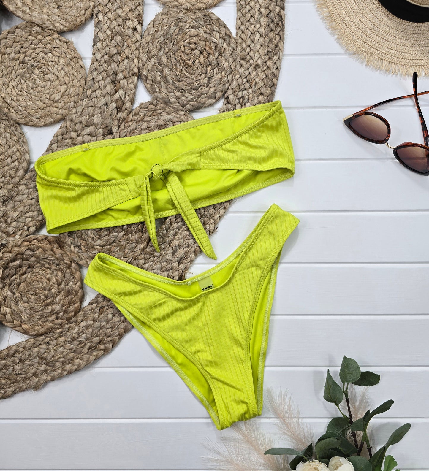 Bikini Garage, Médium-Small