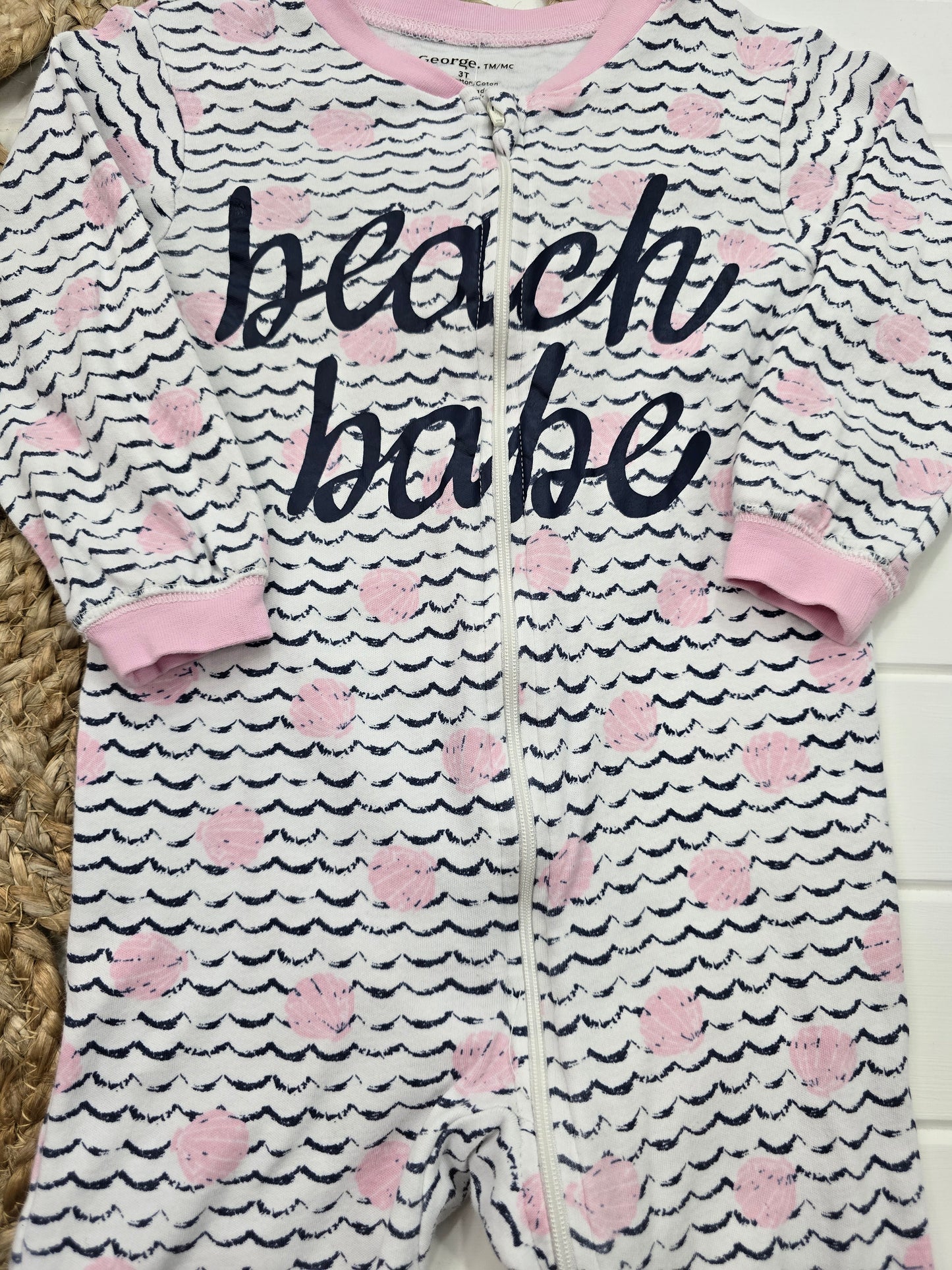 Pyjama George, 3 ans