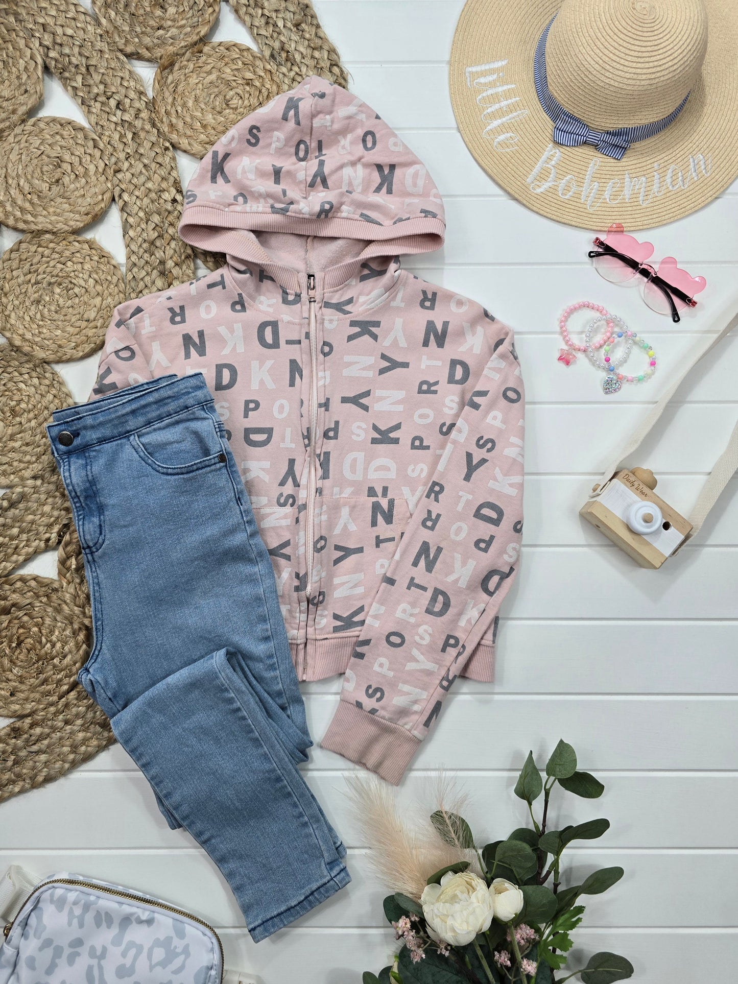 Ensemble DKNY Sport, On s'en fou des garçons et Mile End, 10 ans