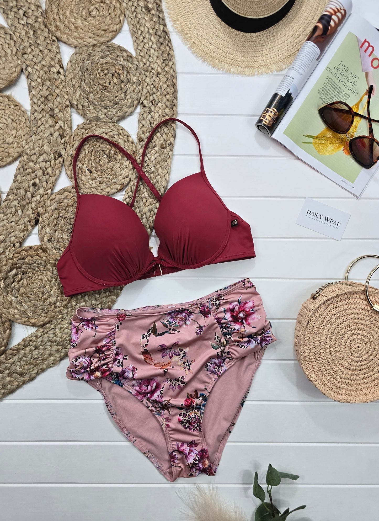 Bikini La Vie en Rose, Médium