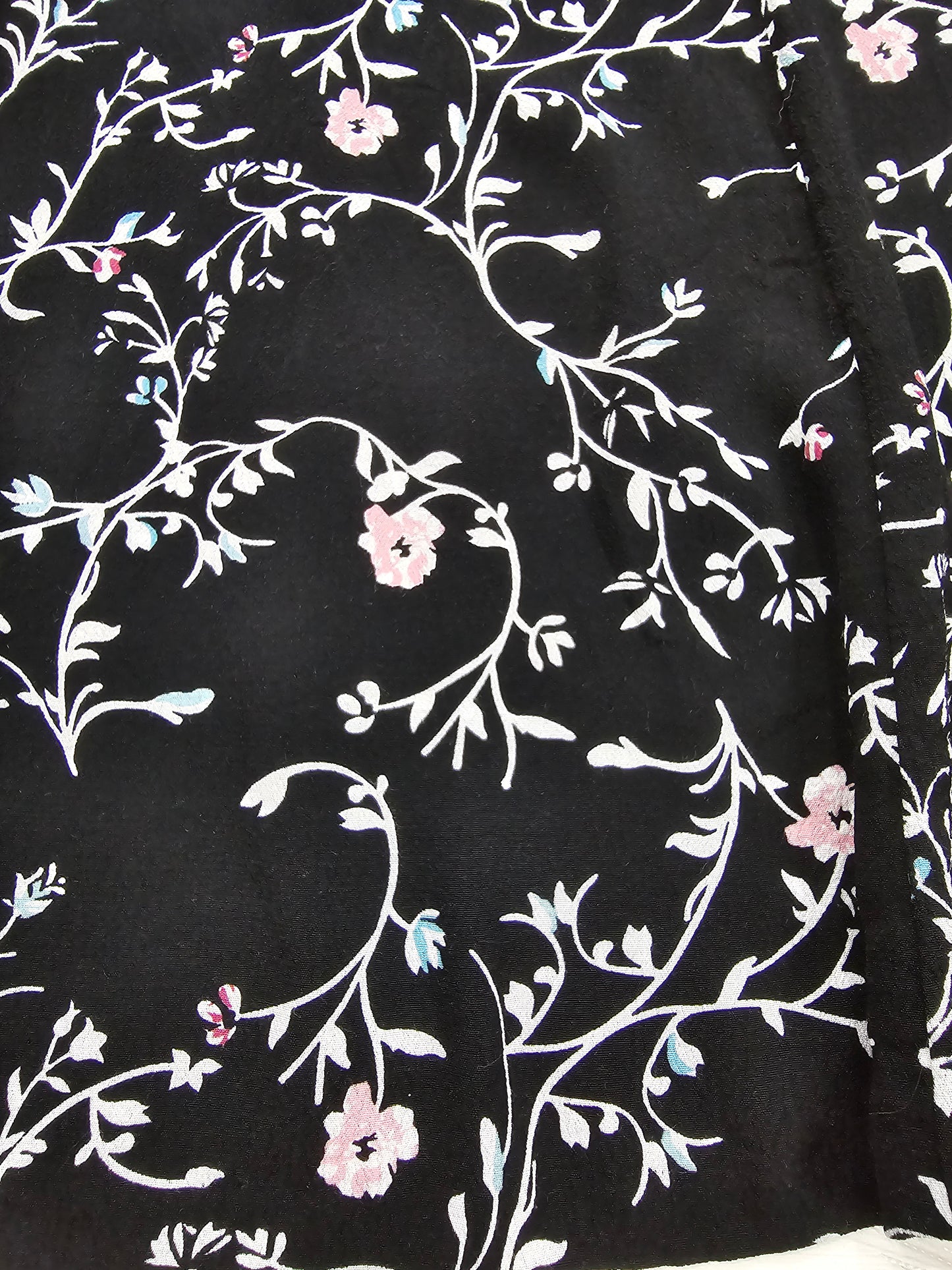 Robe Dynamite, Médium