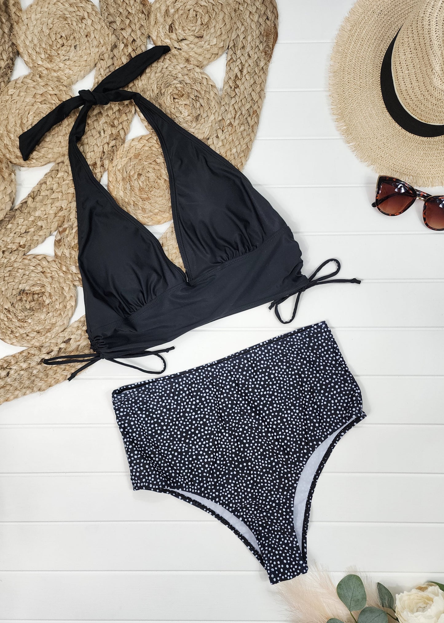 Bikini Shein, Médium