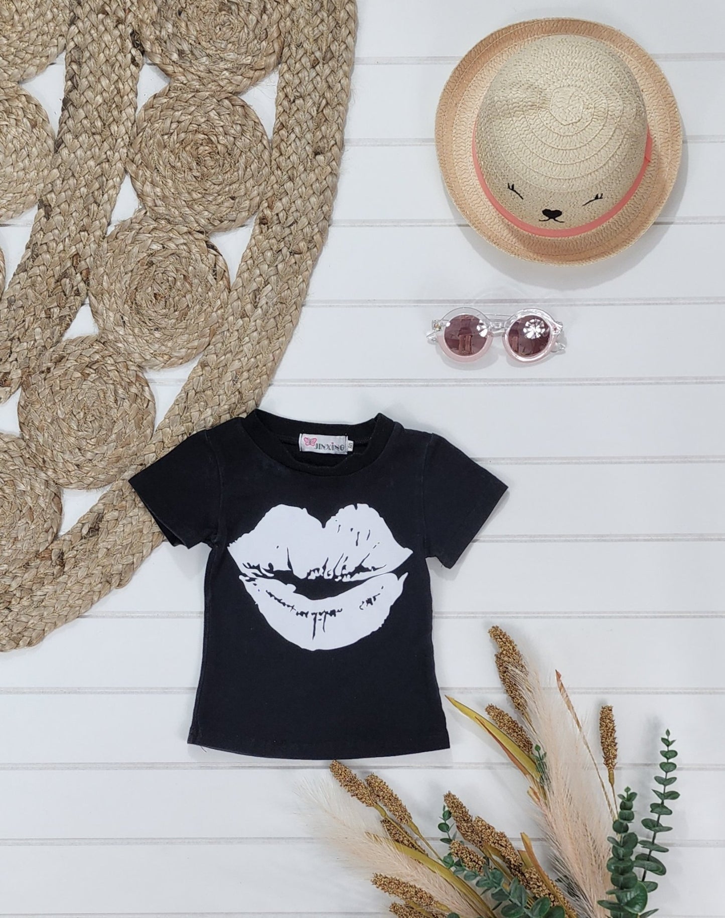 T-shirt noir, 18 mois