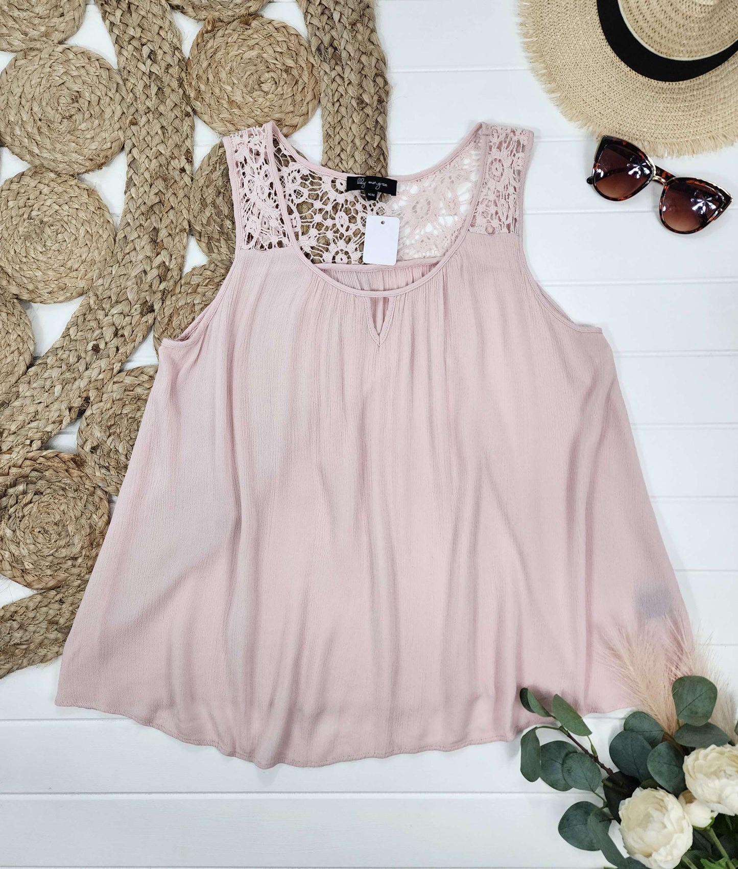 Camisole Lilymorgan, Médium