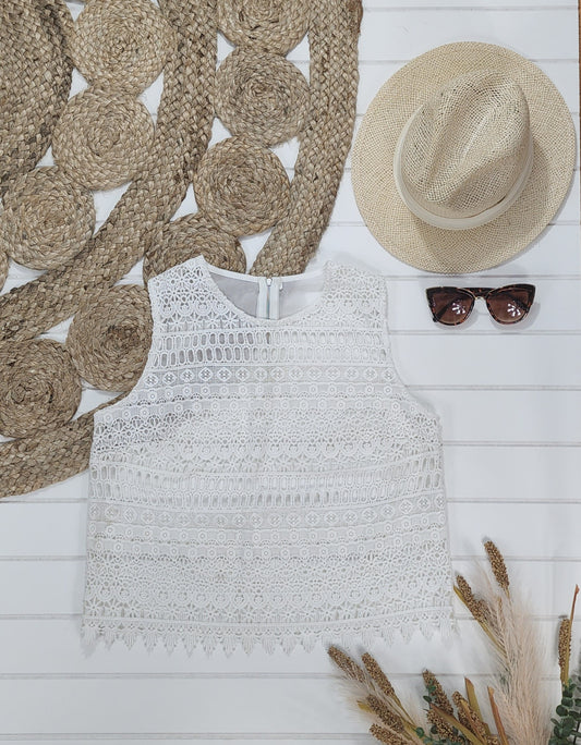 Camisole blanche, Médium