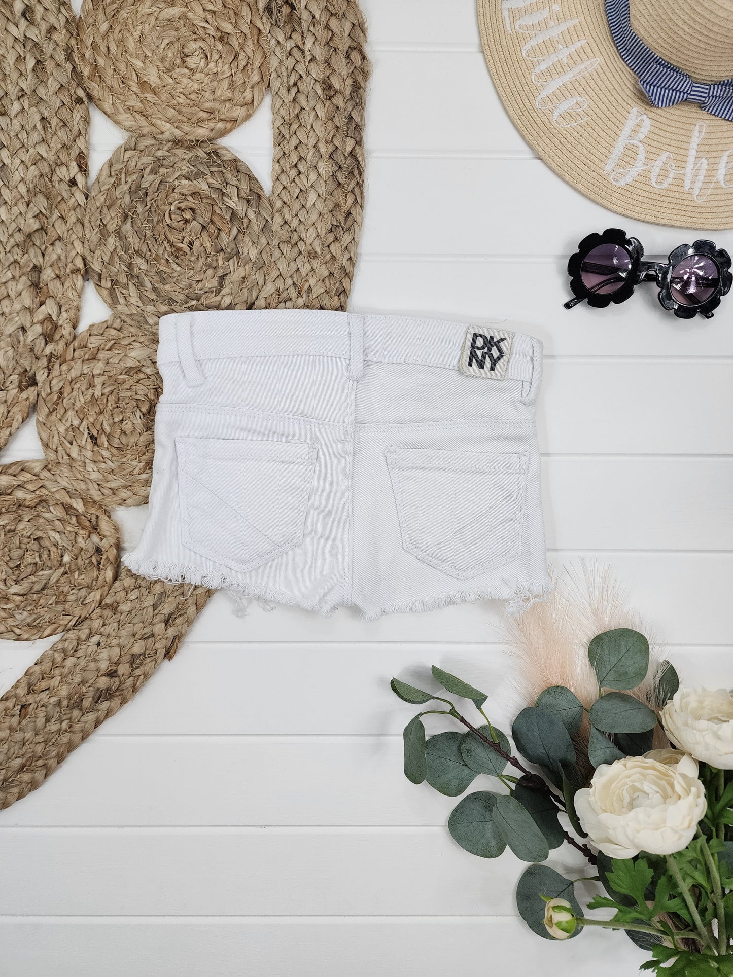 Short DKNY, 7 ans