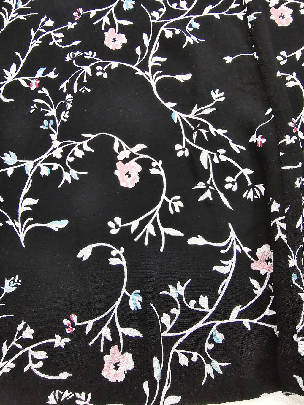 Robe Dynamite, Médium