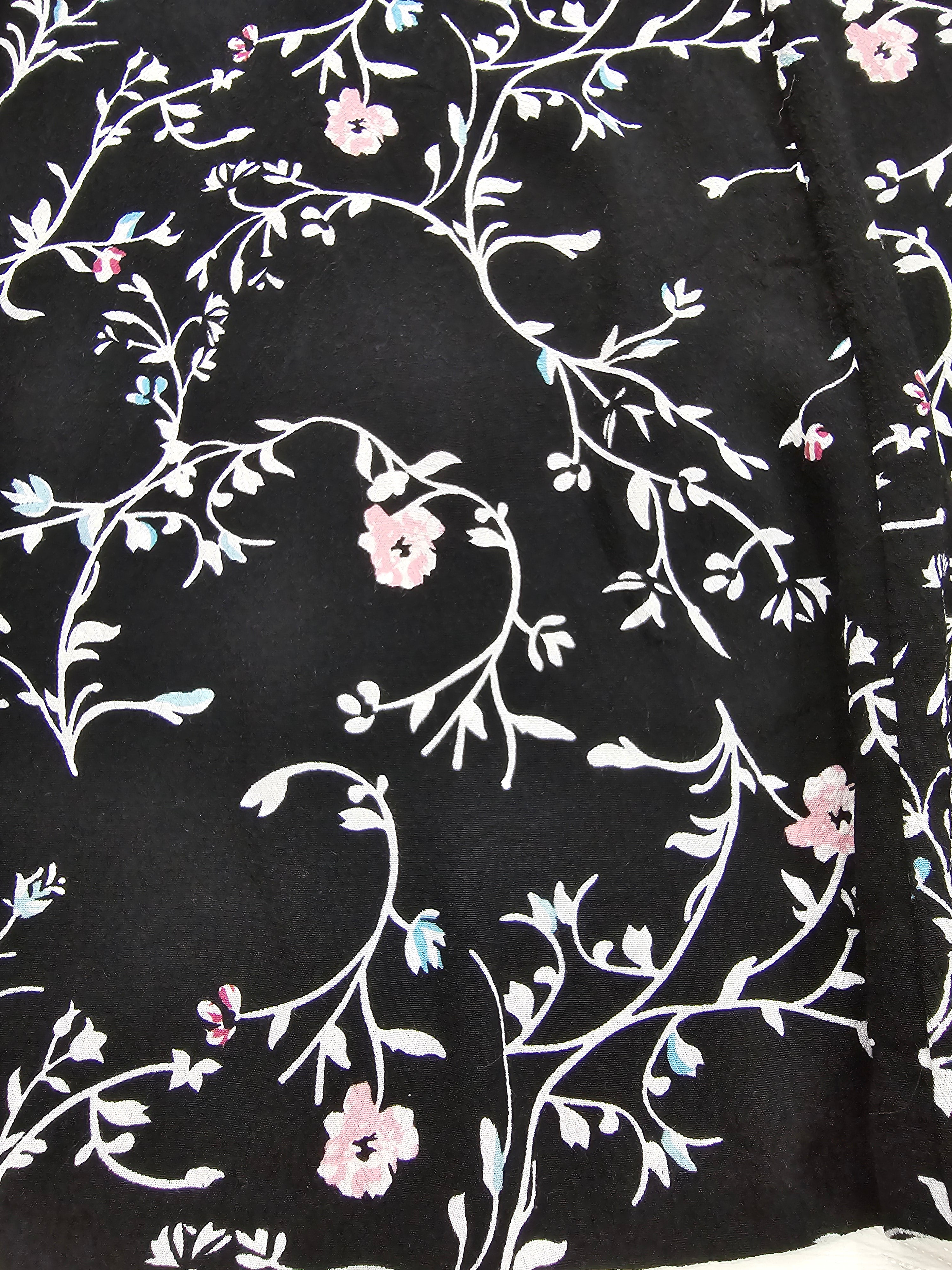 Robe Dynamite, Médium