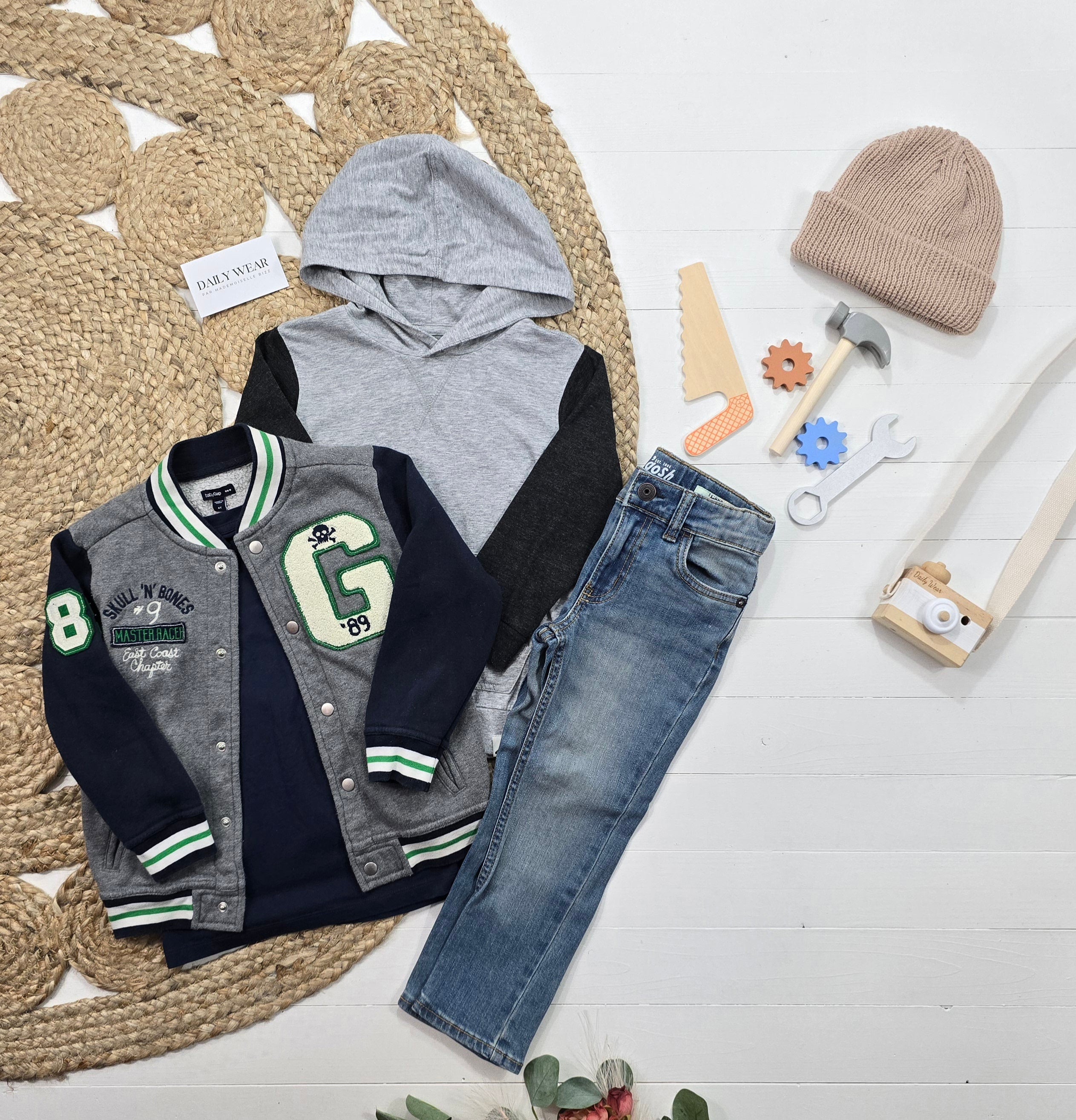 Ensemble H&M, Quiksilver, BabyGap et Carter's, 4 ans