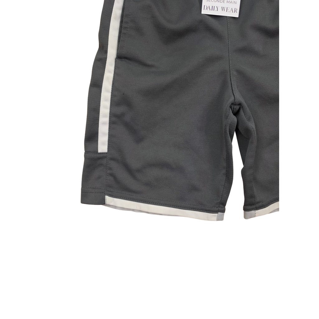 Short Nike, 7 ans