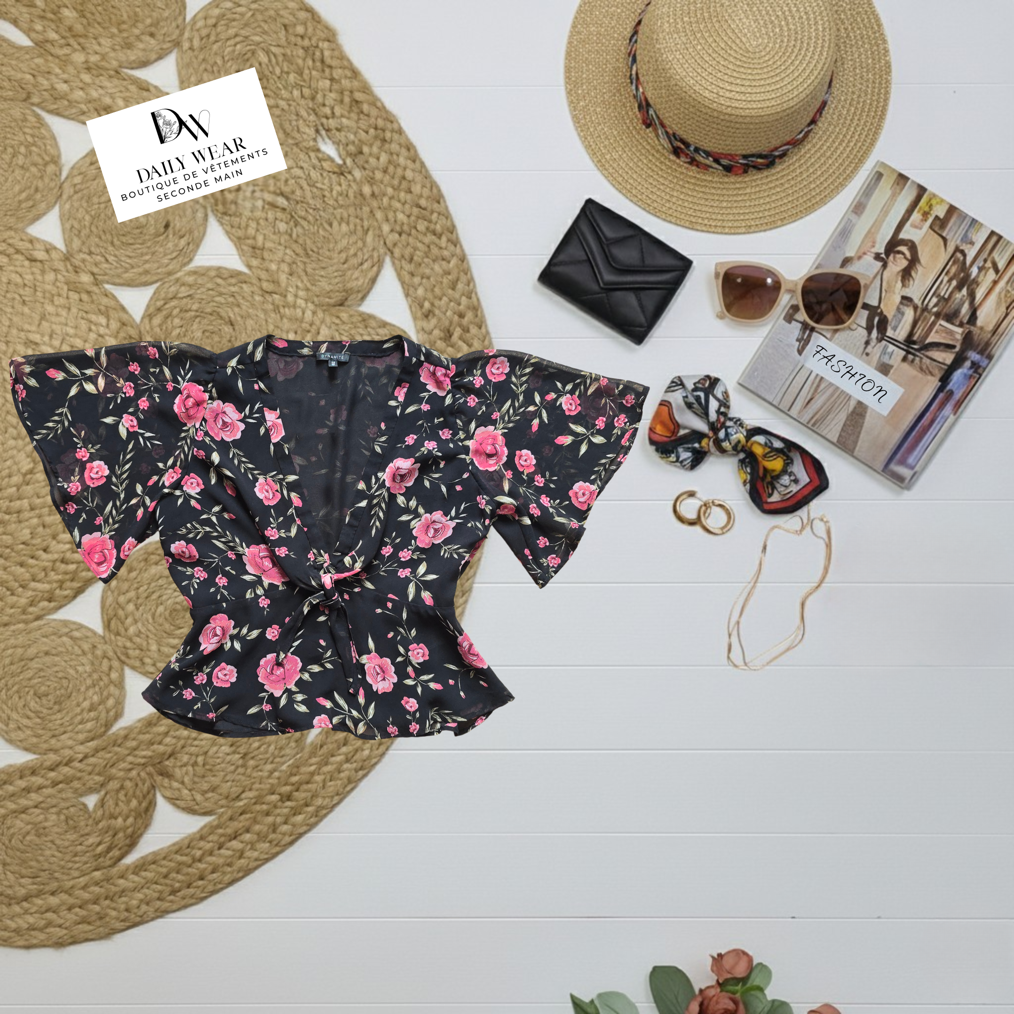 Blouse Dynamite, Small