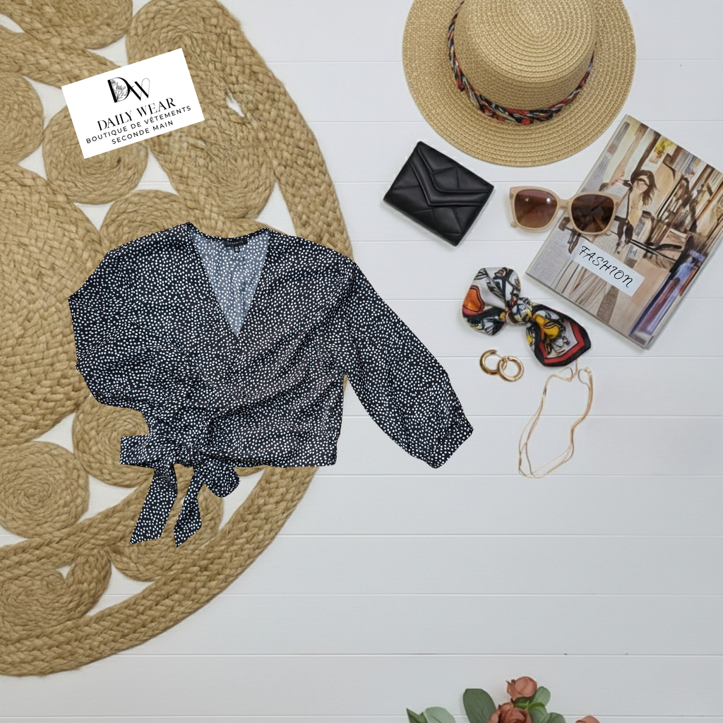 Blouse Dynamite, Small